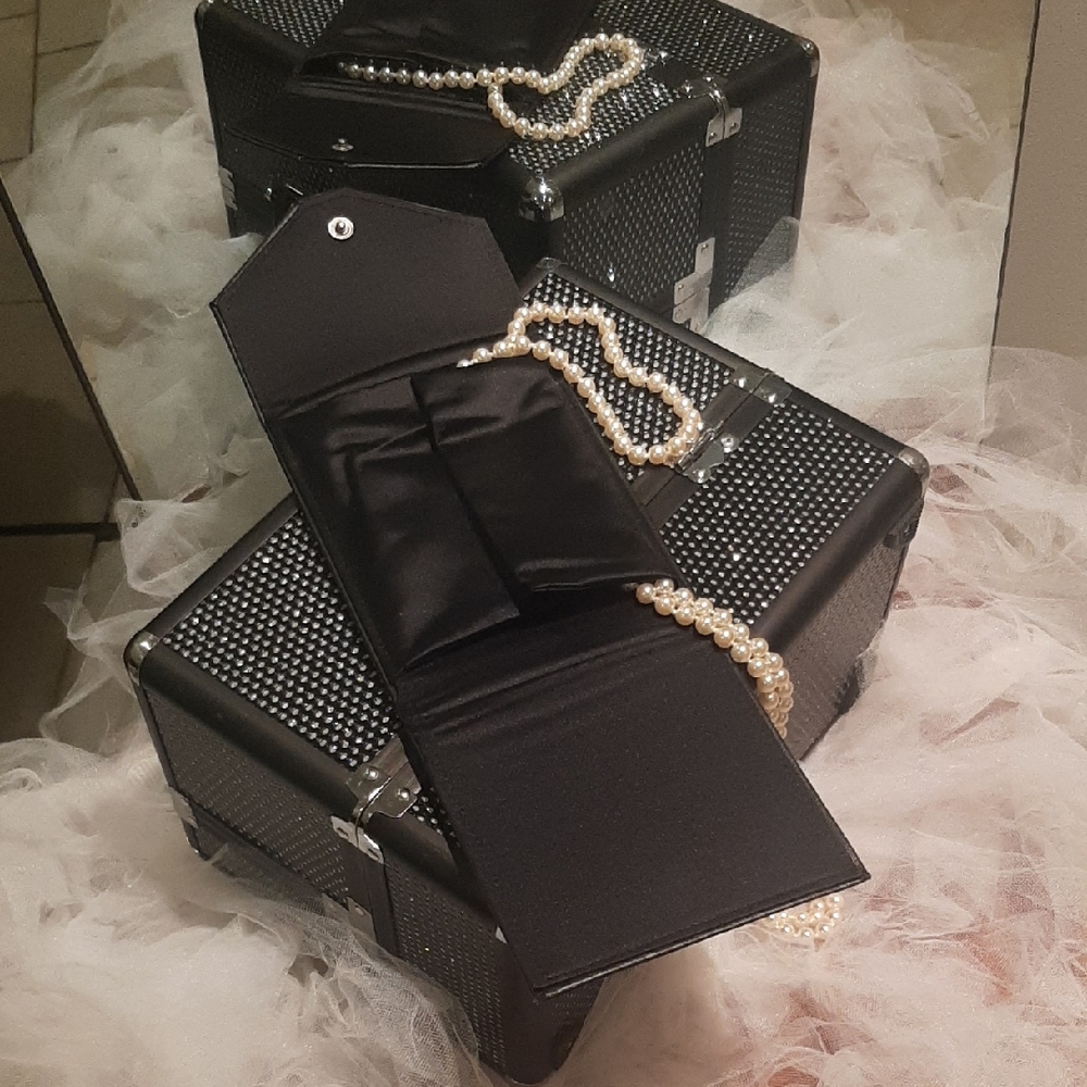 Classic🤍Pearl Knotted Faux Necklace with Satin Pouch Size Long 56"